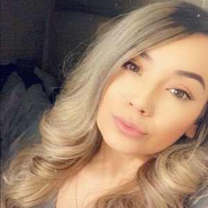 Meet your Posher, Monique